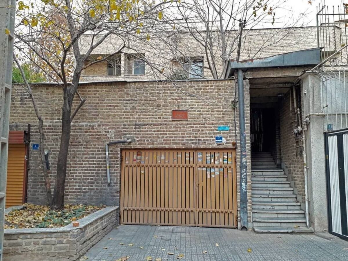 eyupkaanyoksu's tweet photo. Abbas Kiarostami öldükten sonra yaşadığı ev müzeye çevrilmişti. İran’da yayıncılık yapan iribnews’in haberine göre Tahran'ın Chizer mahallesine düzenlenen ABD saldırılarında yıkılmış. https://t.co/zFTZ1femYe
