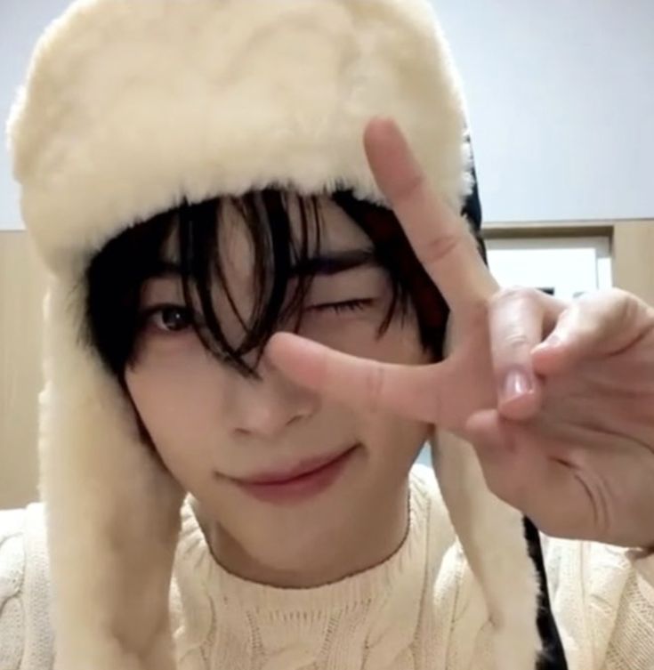 ticia. hanbin gf' tweet media