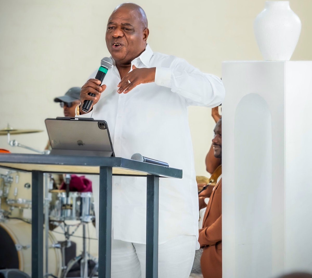 Mbhazima Shilowa tweet media