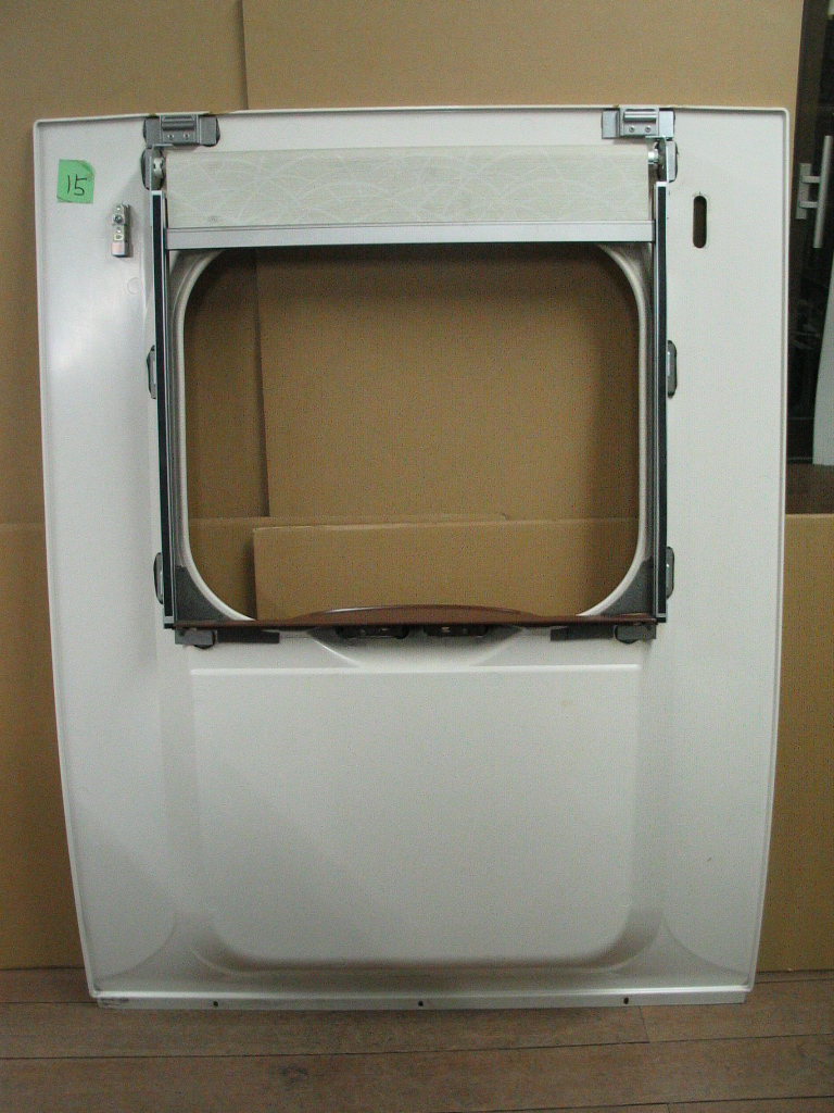 freight9188's tweet photo. ホームページ更新しました。

A572-1　E6新幹線窓枠セット（ガラスなし）60000円
入荷をしました。約1250㎜×970㎜
テーブルなど付いています、
ブラインドは可動出来ます。
https://t.co/elO65a3ajE https://t.co/hyQzbGJDzE