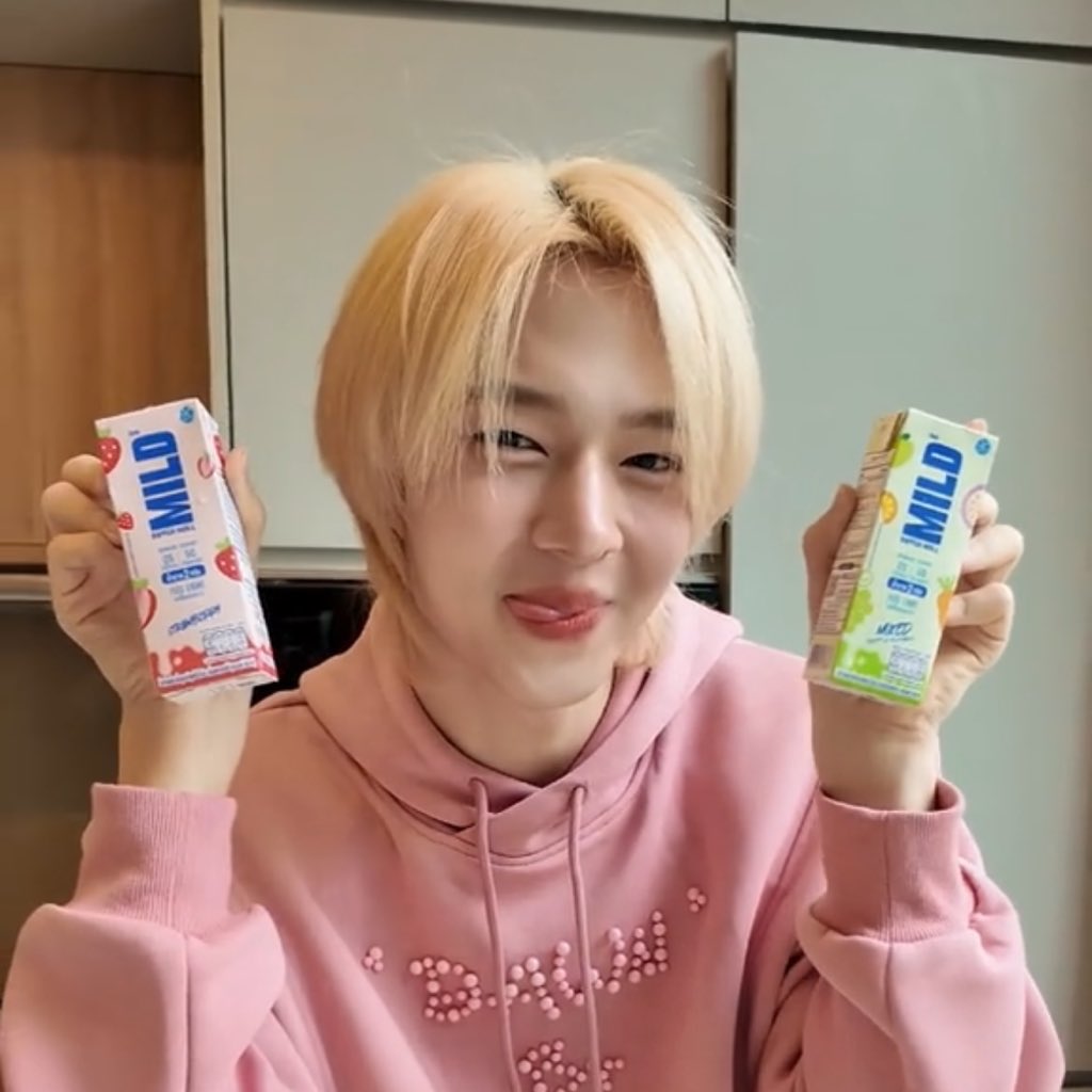 ‎𝗯𝗹𝘂𝗲 𝗽𝗲𝗮𝗰𝗵 ୧ · tweet media