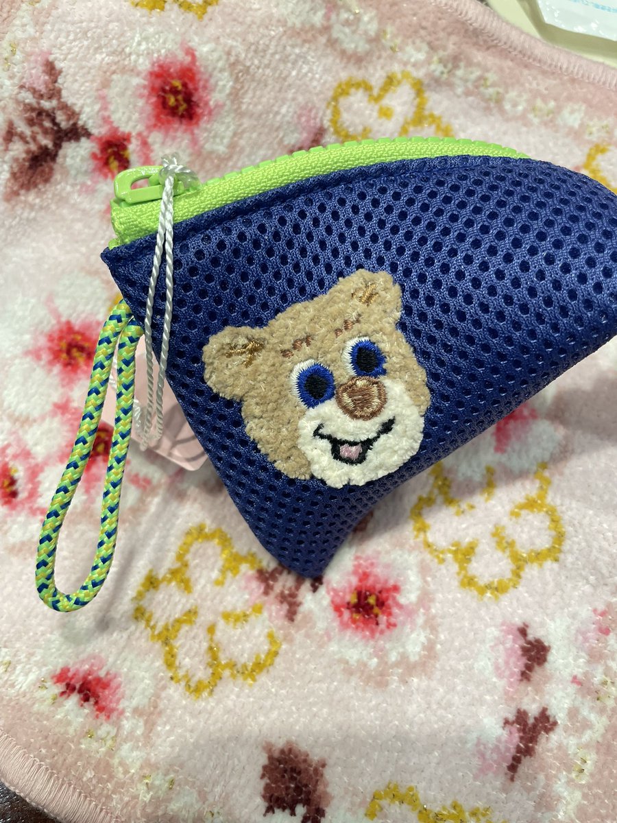 justin04282000's tweet photo. さんちかにはまだあった🧸

洗濯ネットと一部の方に呼ばれてるけどw

これなかなかかわいいよー🧸💙

✁┈┈┈┈┈┈┈┈┈┈┈┈┈┈┈┈
#フェイラー
#フェイラーテディ https://t.co/1w9rny2BKz