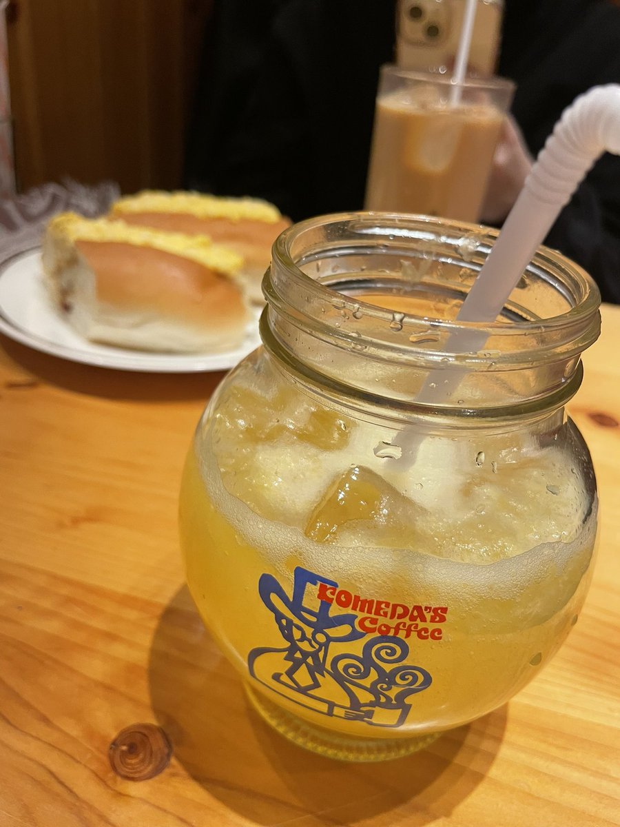 calma_usagi's tweet photo. そういや名古屋でぱーちーしたのツイートし忘れてたわねえ！！！！えりめるとんちゃありがとねえ！！！！次は全員マイダーツ持って集合✋✋✋ https://t.co/09FaLTWXsV