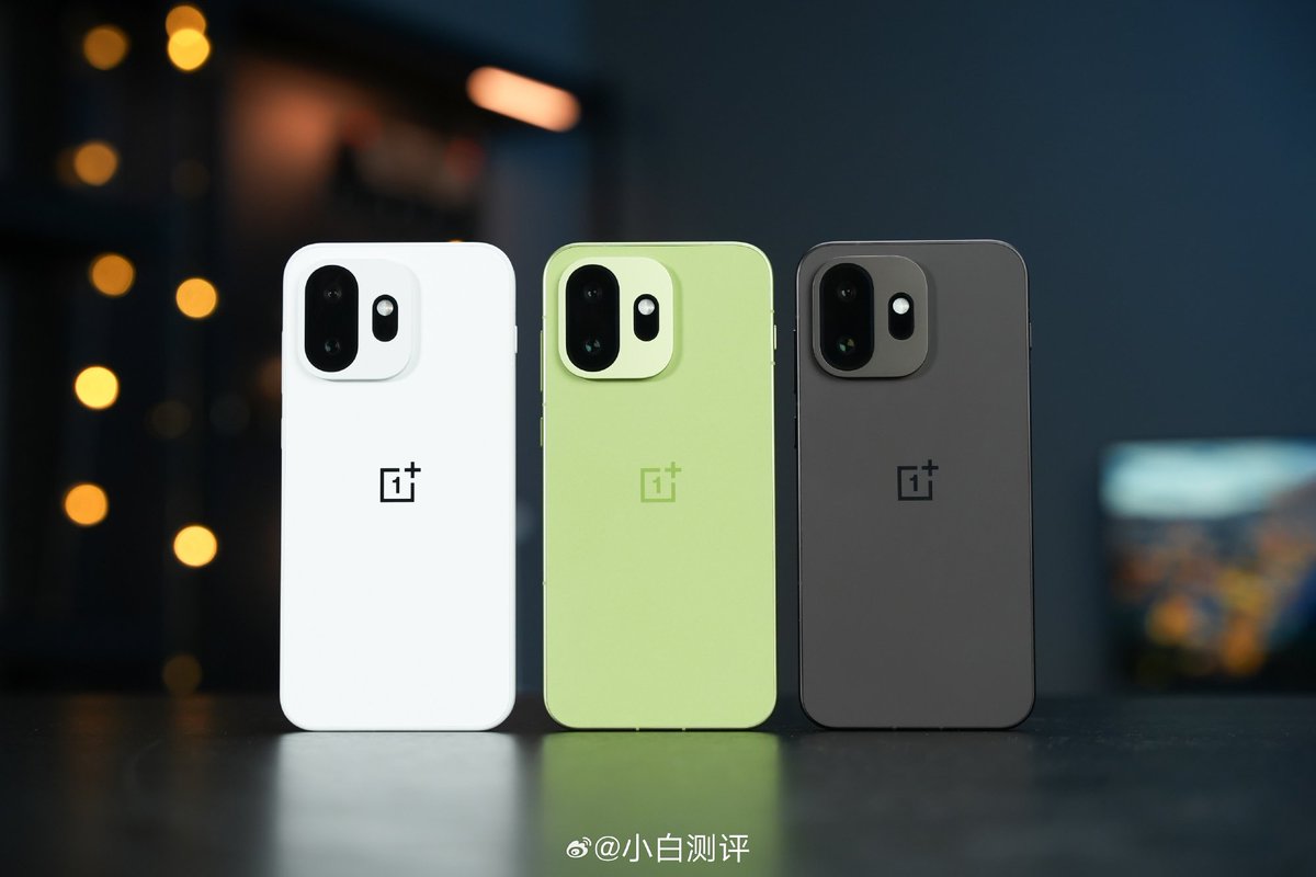 ayansonunigam's tweet photo. OnePlus 15T / OnePlus 15S 🚨
Hands on images 👇
#OnePlus #OnePlus15T #OnePlus15S https://t.co/tVb1ubgyTP