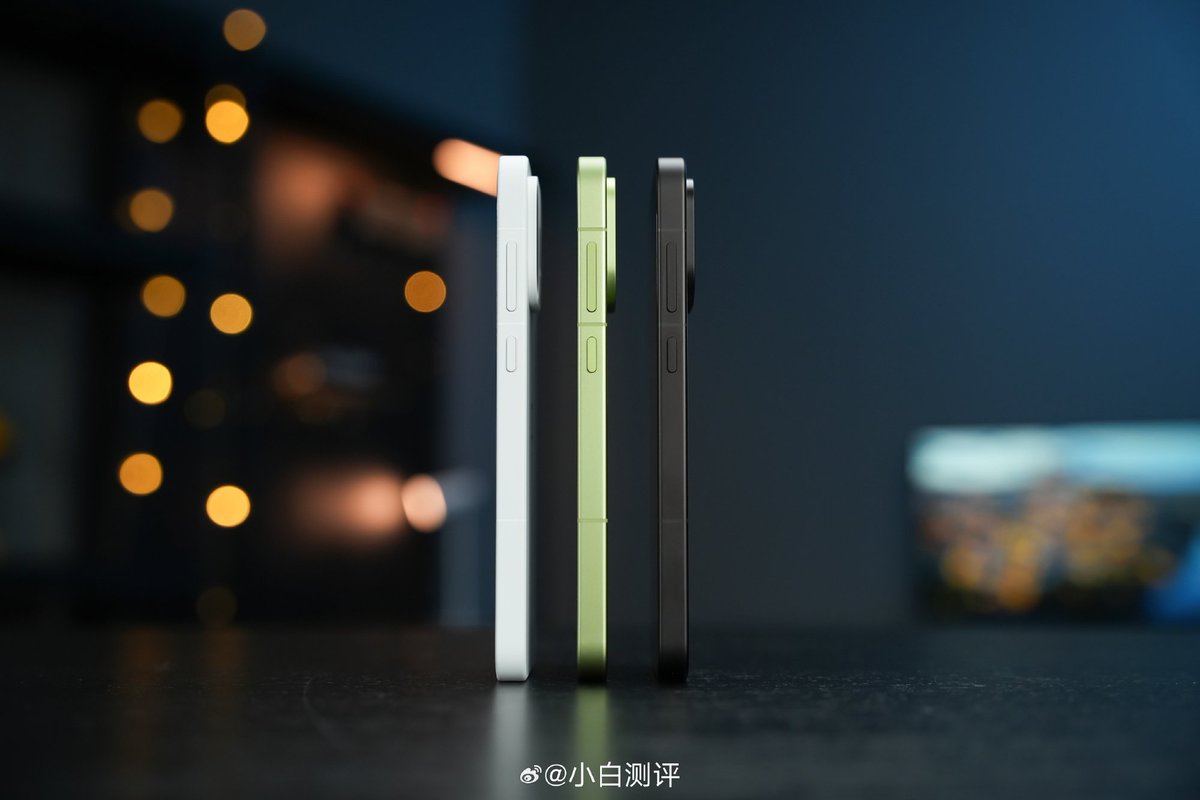 ayansonunigam's tweet photo. OnePlus 15T / OnePlus 15S 🚨
Hands on images 👇
#OnePlus #OnePlus15T #OnePlus15S https://t.co/tVb1ubgyTP