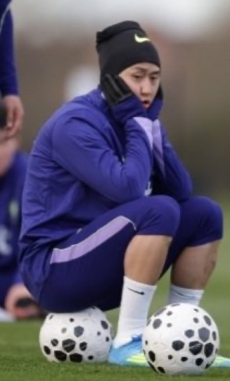 👀. .• tweet media