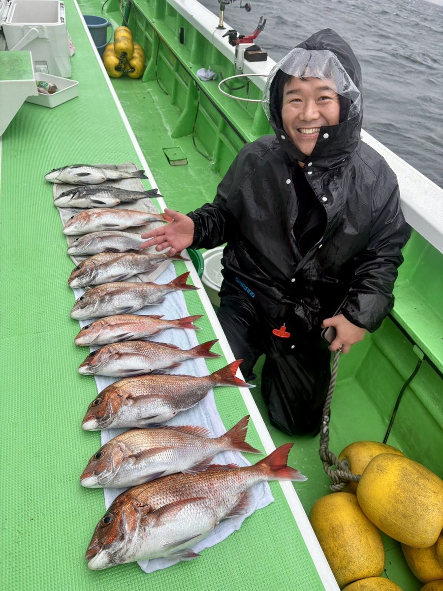 amasakeyamaru's tweet photo. 真鯛釣り、絶好釣でした！

2隻で47枚🎣✨

今後の爆釣に期待〜💞

#真鯛　#釣り https://t.co/3DcnpfoINU