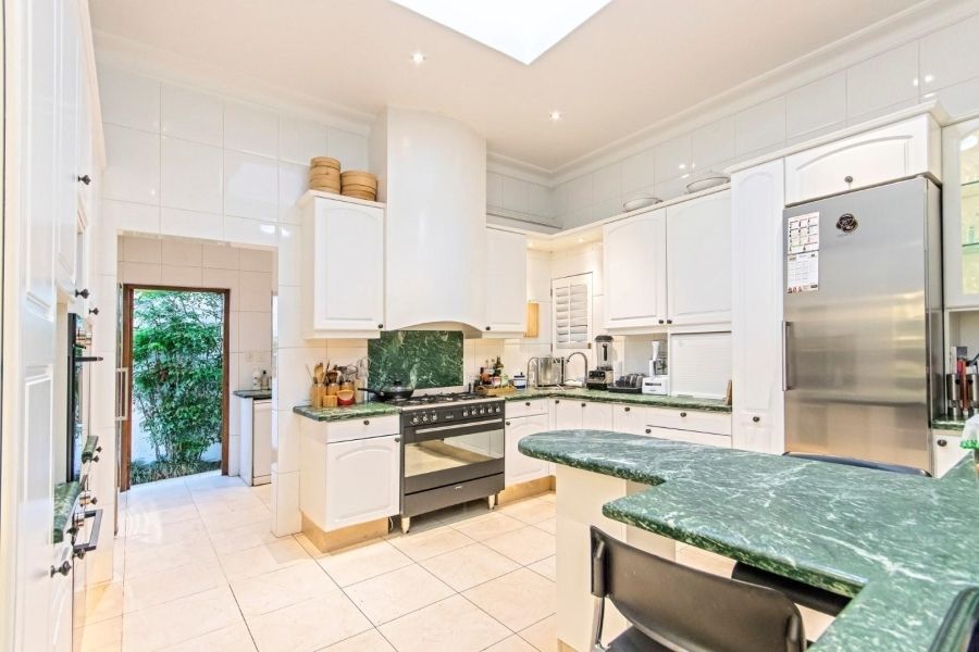 propcentralsa's tweet image. Dreaming of the perfect home? View this Atholl home at buff.ly/URm87Qi listed for R15,000,000
3 Bedrooms| 3.5 Bathrooms| 4 Garages| Pool
Follow #PropertyCentral for #EXTREME property
#HomeSweetHome #ForSale #DreamHome