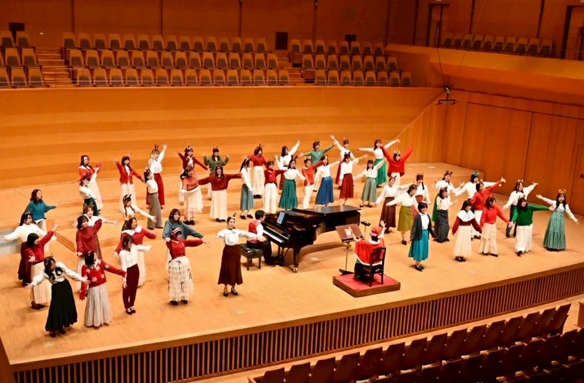 wchorusjoint_26's tweet photo. ①早稲田大学女声合唱団(通称:わせ女)
②人数:50人（男:女＝0:10）
③ インカレ

早稲田大学唯一の女声合唱団です🎶
「出る杭は打たれない」をモットーに、元気に楽しく活動しています！
初心者、経験者、早稲田生、インカレ生、2年生以上、院生…どんな方でも大歓迎！兼団も可能です！ https://t.co/1kJ2YklJEx