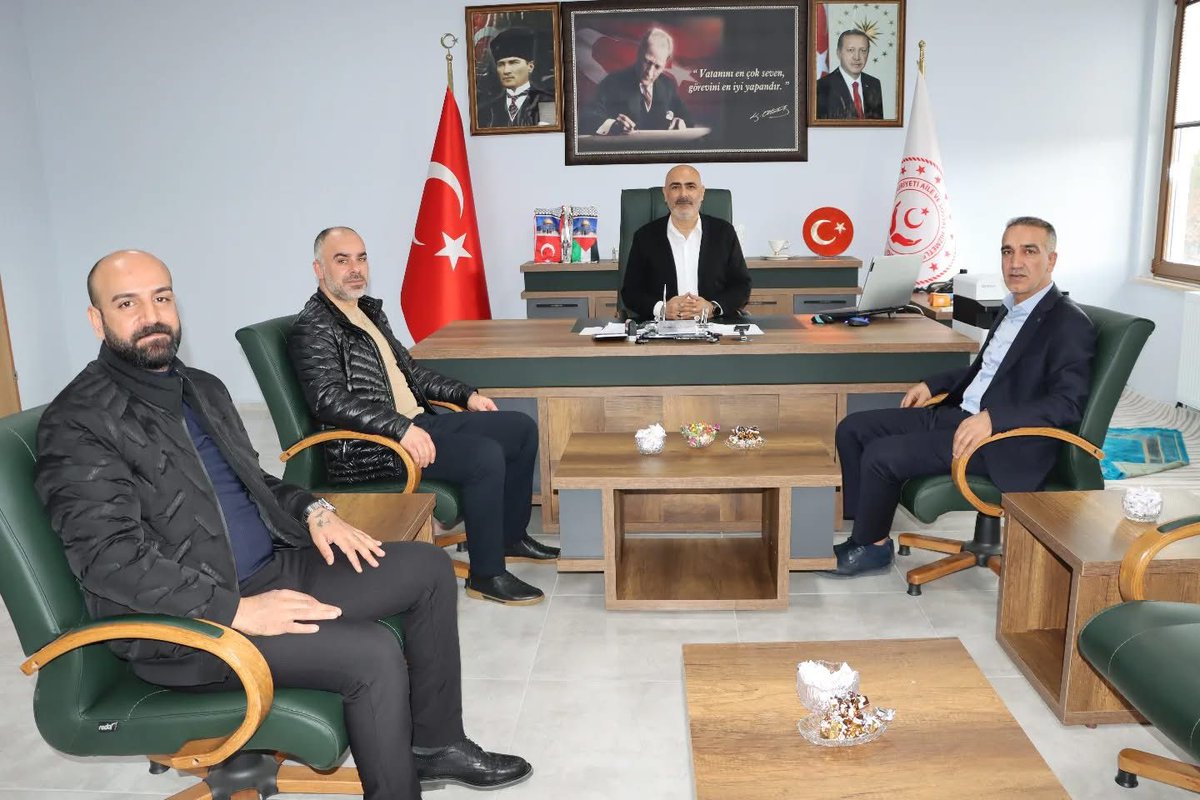 İlimize kattığı değer ve kurduğu güçlü iletişimle takdir toplayan değerli müdürümüze sendika olarak destek ziyaretinde bulunduk. Ortak akıl ve istişareyle güzel hizmetlerin devam edeceğine inanıyoruz.<a href="/tcailesosyal/">T.C. Aile ve Sosyal Hizmetler Bakanlığı</a> <a href="/devletsert/">Devlet Sert</a> <a href="/_cevdetyilmaz/">Cevdet Yılmaz</a> <a href="/FeyziBerdibek1/">Feyzi Berdibek🇹🇷</a> <a href="/Korkutata_Zeki/">Zeki Korkutata</a>