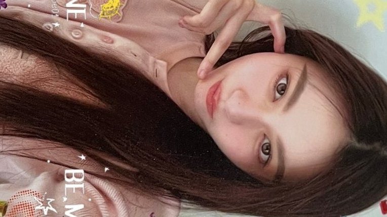 bommbi_'s tweet photo. the reason prim need her solo card: https://t.co/tGfrc6Rb9y