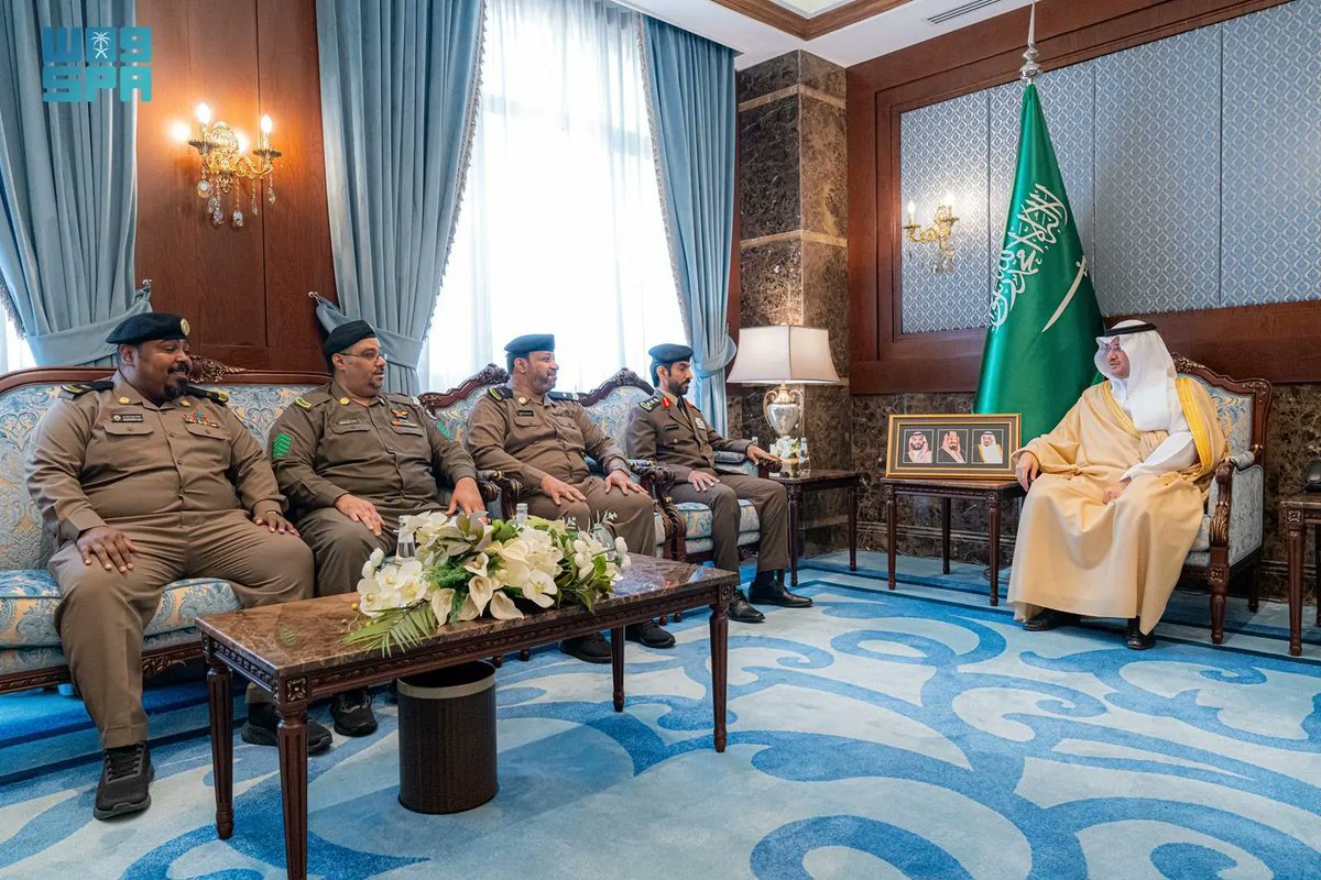 SPAregions's tweet photo. محافظ الأحساء يكرّم عددًا من رجال الأمن المتقاعدين بالمحافظة.
https://t.co/aPe85oqWkd
#واس https://t.co/TP7KzPJN36