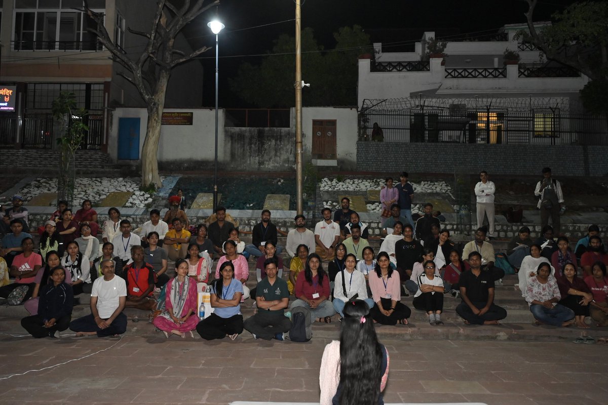 yogasanabharat's tweet image. योगासन कोच प्रशिक्षण कार्यक्रम का प्रथम सत्र
डॉ. आरती पाल जी द्वारा सफलतापूर्वक संपन्न हुआ।

उनके मार्गदर्शन में सभी प्रतिभागियों को महत्वपूर्ण ज्ञान एवं प्रेरणा प्राप्त हुई।
#Yogasana #CoachTraining #DrArtiPal #YogaIndia
@DrJaideepArya @UditSheth