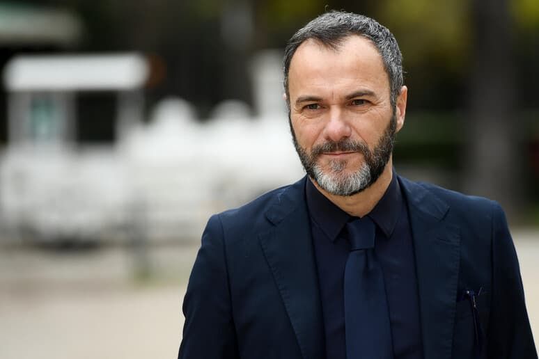 Jblasa.com tweet media