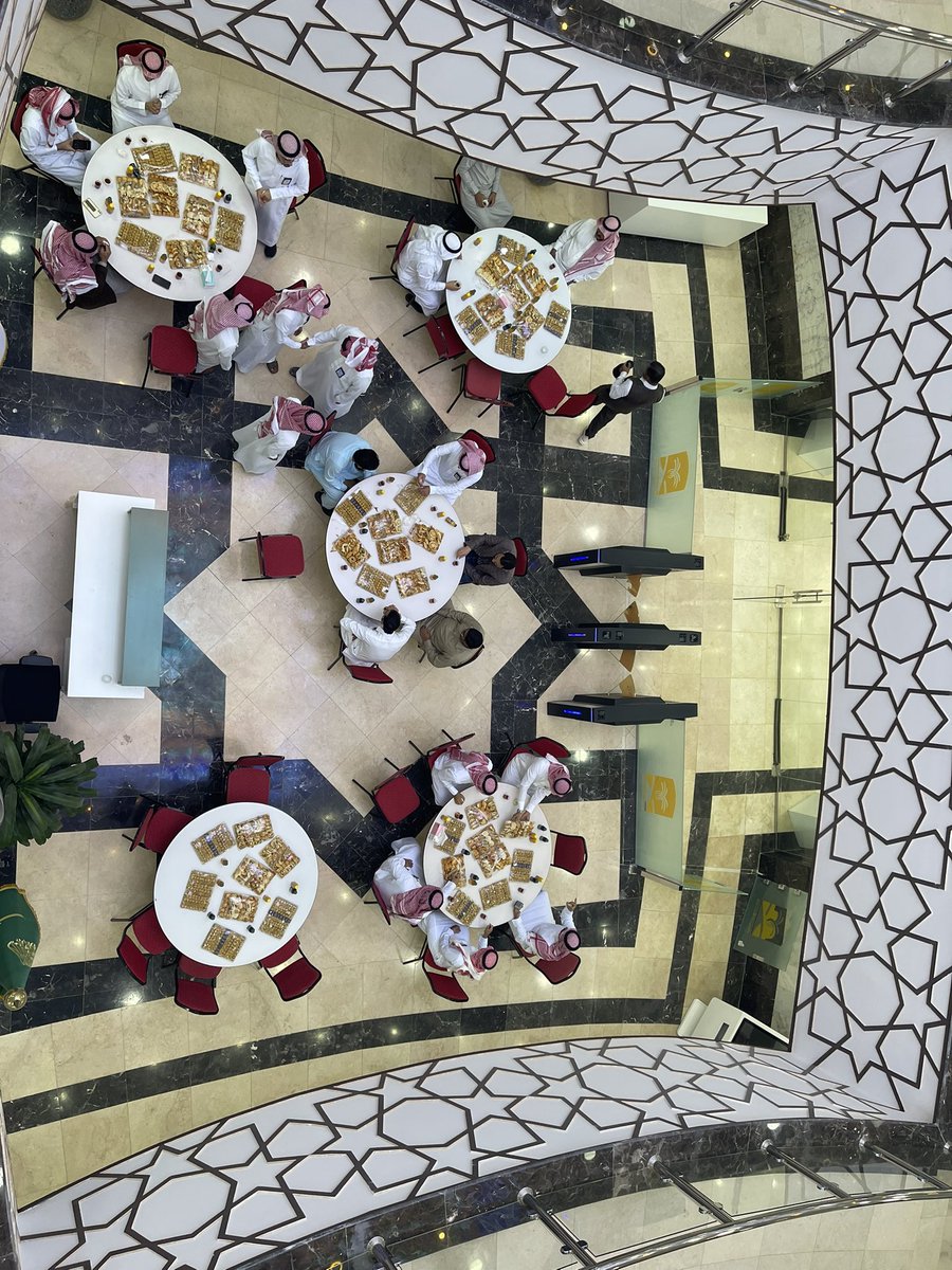 Sheri_mun's tweet photo. صباح العيد في :  #بلدية_شري 
كان مختلفًا .
احتفل منسوبي البلديه بمعايدة عيد الفطر في أجواء مفعمة بالفرح موائد إفطار حلويات 
ومصافحات تعكس روح الزمالة وبهجة #العيد.
كل عام وأنتم بخير. 🌙✨
#عيد_الفطر_المبارك
#امانة_منطقة_القصيم
#بلدية_شري https://t.co/1fWo4KevKd