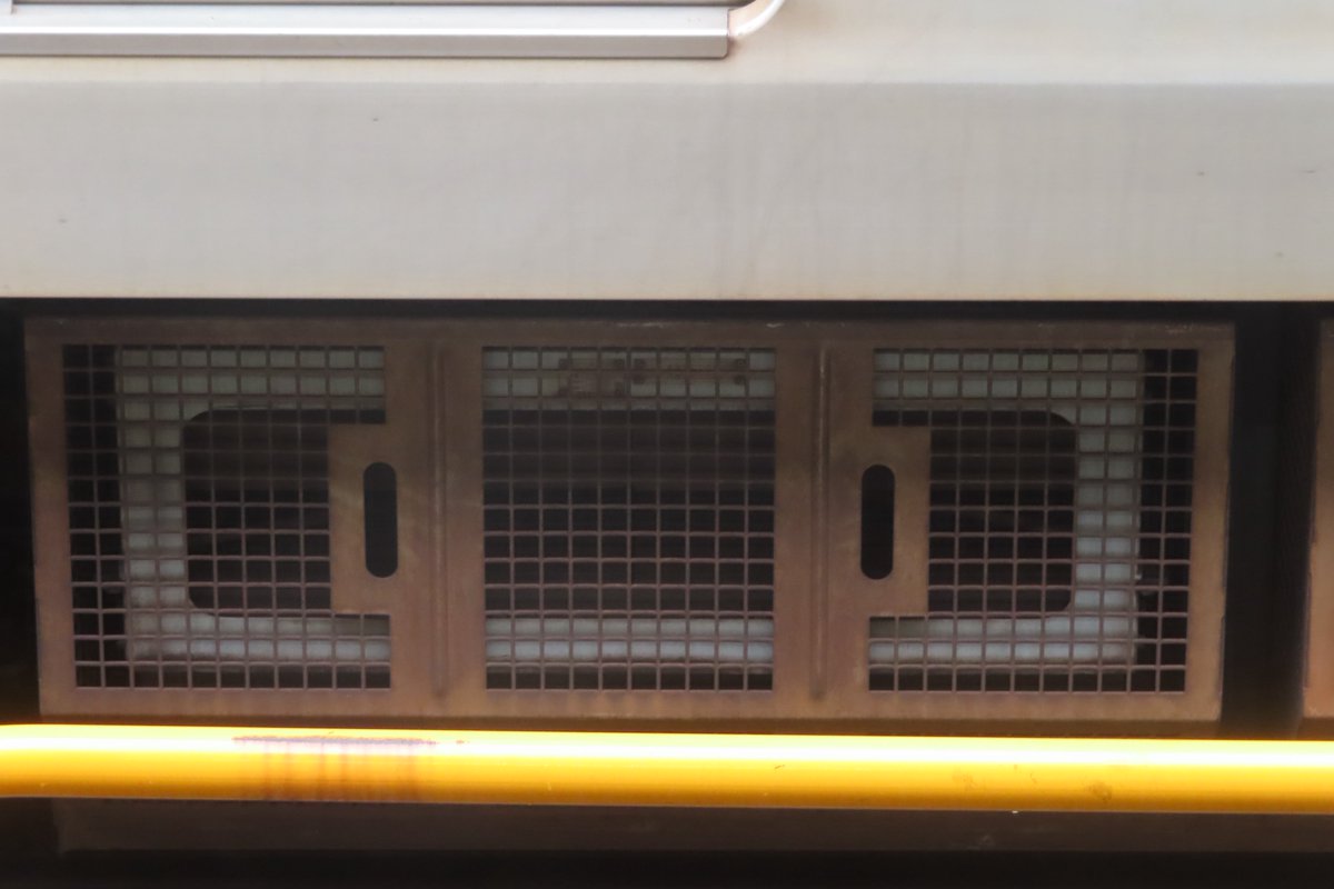 サメ線 tweet media