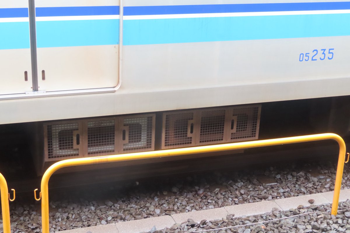 サメ線 tweet media