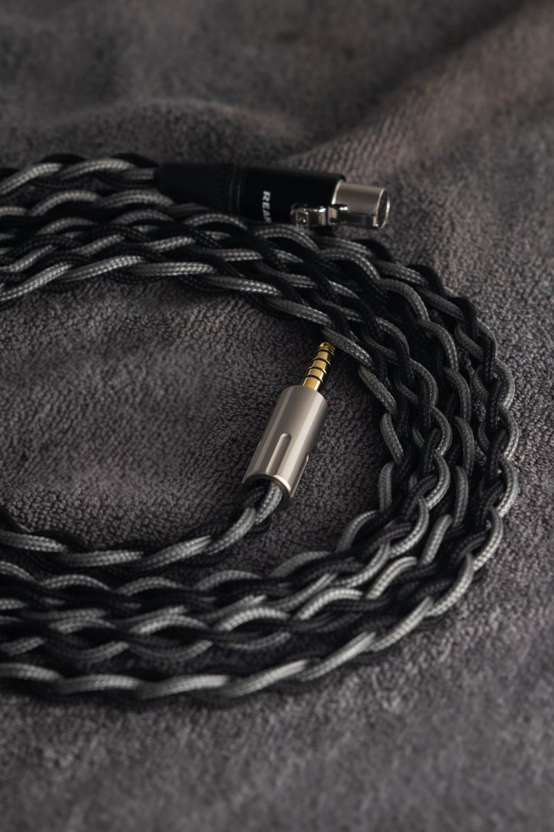 GladiatorCables's tweet image. Custom Sonum headphone cable, a fully handmade custom headphone cable for @__BoIo braided by hand with rean 4pin mini xlr to gold plated copper alloy 4.4mm pentaconn termination to finish this beautiful black and grey cable
.
.
. 
#audiophilegear #audiophile #customcable