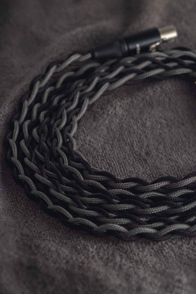 GladiatorCables's tweet image. Custom Sonum headphone cable, a fully handmade custom headphone cable for @__BoIo braided by hand with rean 4pin mini xlr to gold plated copper alloy 4.4mm pentaconn termination to finish this beautiful black and grey cable
.
.
. 
#audiophilegear #audiophile #customcable