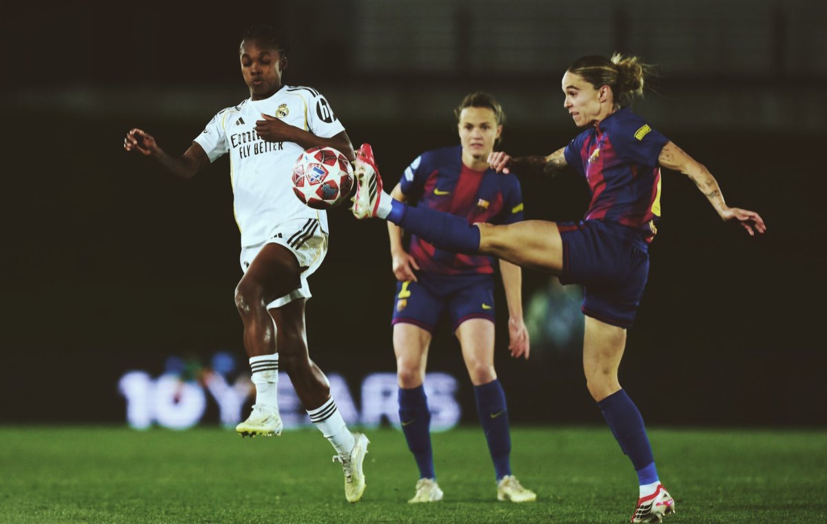 fan account of Mapi León tweet media