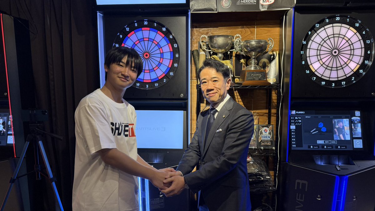 SHADE_CLOTHING's tweet image. 本日は豪華4名のプレイヤーに集まってもらってSHADE TV撮影中🎥

#安食泰虎 選手はSHADE TV初登場！
SHADE顧問弁護士の竹村先生立ち会いの下、未成年も安心して遊べるA-FLIGHTさんに来ています☕️

4人で夢の対決や協力プレイをしていますので、公開をお楽しみに✨

SHADE TV📺
youtube.com/@shade_tv?si=e…