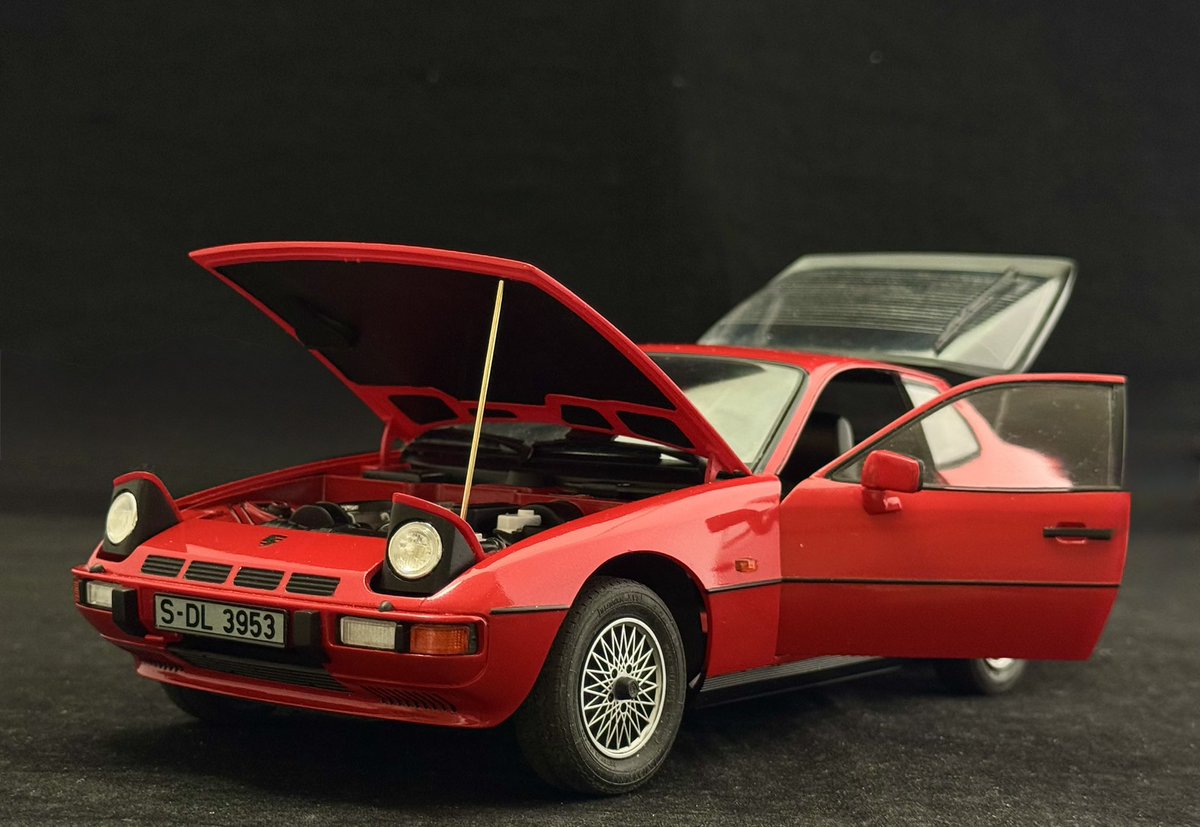 ModelTomo's tweet photo. バンダイ1/16 ポルシェ924ターボ完成！
続々増えるバンダイ1/16シリーズ https://t.co/xFH3wFR9Ud