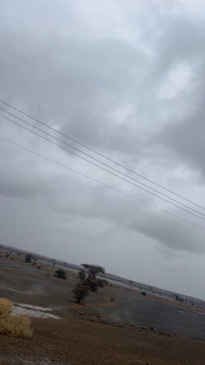 iotb10's tweet photo. المطر يزين كل ماهو قبيح حتى الدوام 

-يقوله @BIii5l https://t.co/wTLU2tzYKK