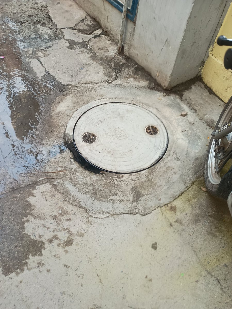 pavankumar75290's tweet photo. @HMWSSBOnline 
@GHMCOnline 
@DC_Quthbullapur 
Day-2 same situation https://t.co/G67D419nvd