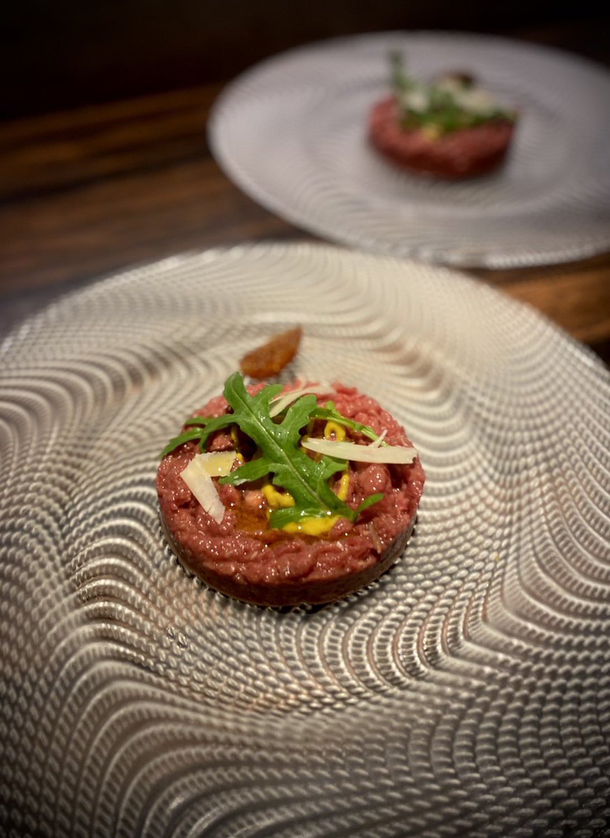 WVinogris's tweet photo. 馬肉のタルタル
人気のある前菜の一皿です

土曜は満席になりました
金曜は18時台が混み合ってます
他はまだ空いてますのでご来店
お待ちしてます！ https://t.co/tvT51dbAhy