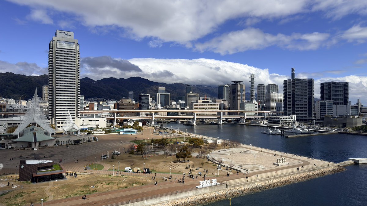 一夜大风过后的依山傍海。任何滤镜和修改都是多余的。
#神户