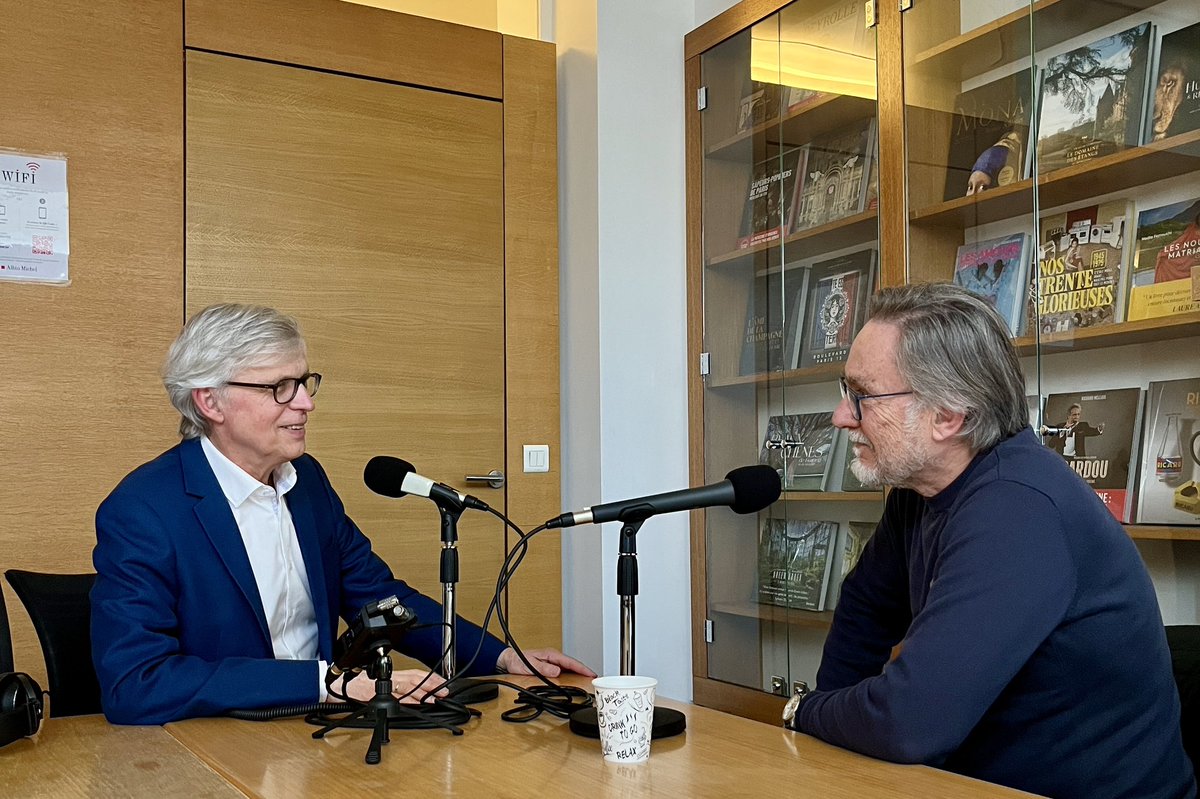BernardLehut's tweet photo. Marc Dugain invité du podcast #lelivreàlire de @Lire_ML et @OuestFrance à l’occasion de la parution le 1er avril de son roman #Submersion chez @AlbinMichel.
➡️ https://t.co/DFP3qT7PtJ https://t.co/u46qfcmzx4