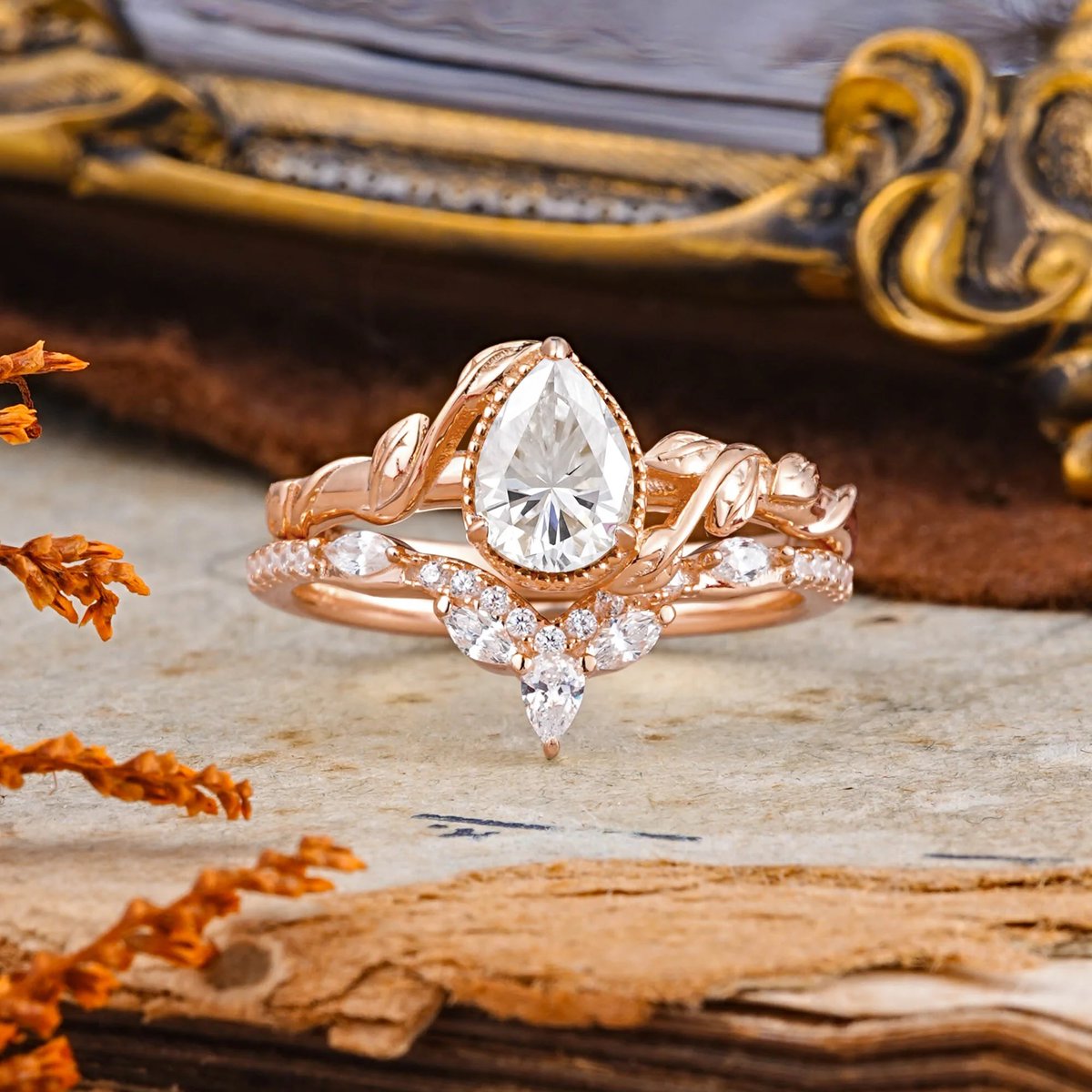 Romalarjewelry's tweet photo. he ultimate ethereal stack. π§ββοΈπΏ We are obsessed with how these delicate vine accents hug the classic Oval Moissanite. Pure magic. π€π #OvalRing #RingStack #Cottagecore #NatureRing #ROMALAR https://t.co/dXziV4FvNM