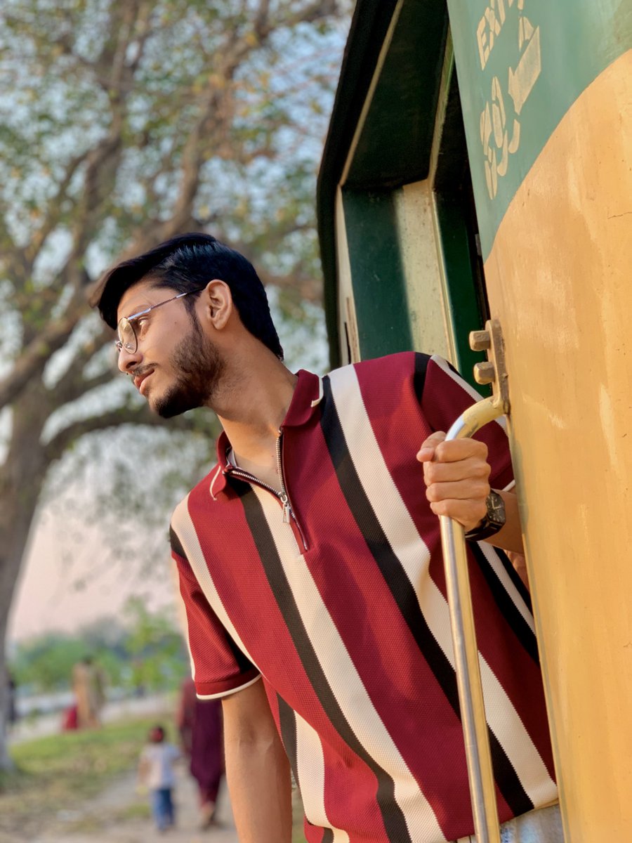 Officialbariib's tweet photo. Kya aapane kabhi ek khubsurat sa sunset dekha hai ? 🌅🤔

Cinematic sunset portrait, Golden hour aesthetic 2026, Pakistani male fashion blogger, Railway station photoshoot, Viral Instagram poses guys
#GoldenHourMagic #PortraitGames #TravelDiaries #CinematicLook #PhotoOfTheDay https://t.co/wew1ALCpLa