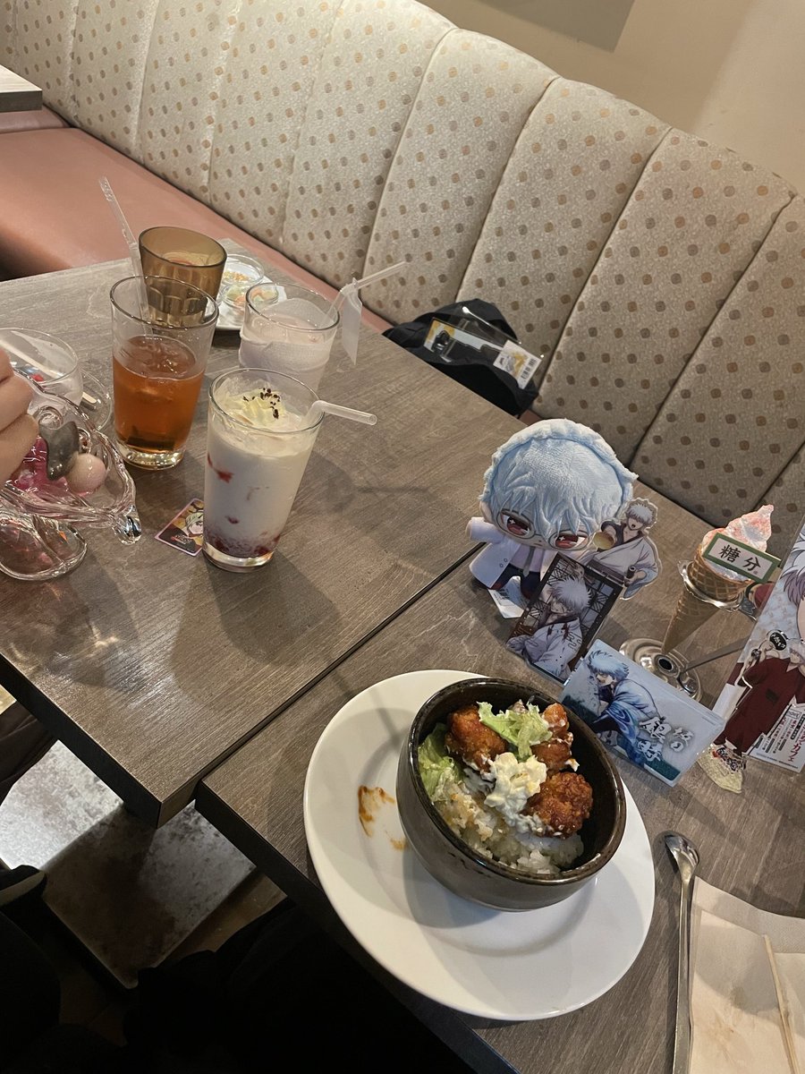 こんな映え写真撮ってるけど現実は2枚目ドカ食いチャンネル