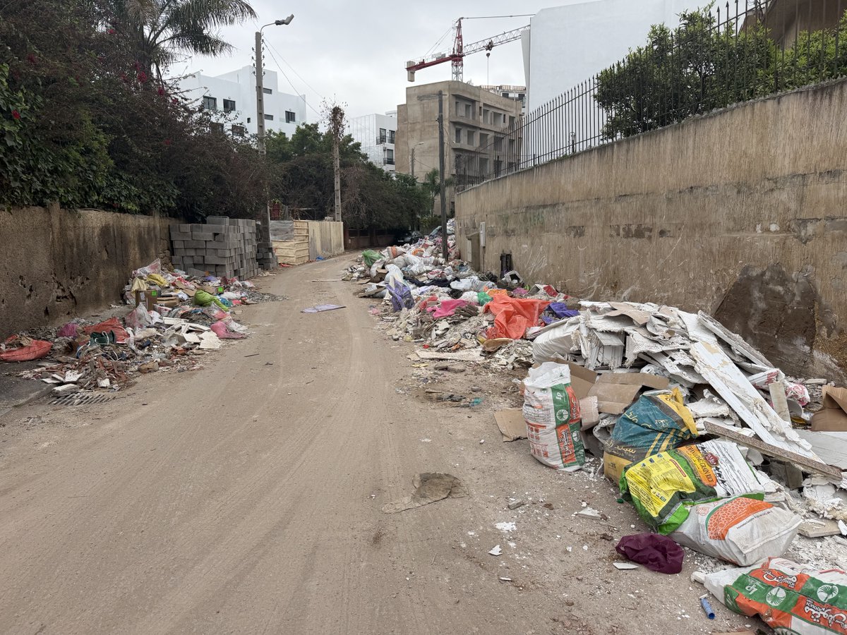 Ça, c’est en plein centre de Casablanca. Juste à quelques mètres de l’avenue Abdelmoumen !
Ash bane lik à Oustada ?!!!!! ⁦<a href="/nabila_rmili/">Nabila Rmili</a>⁩