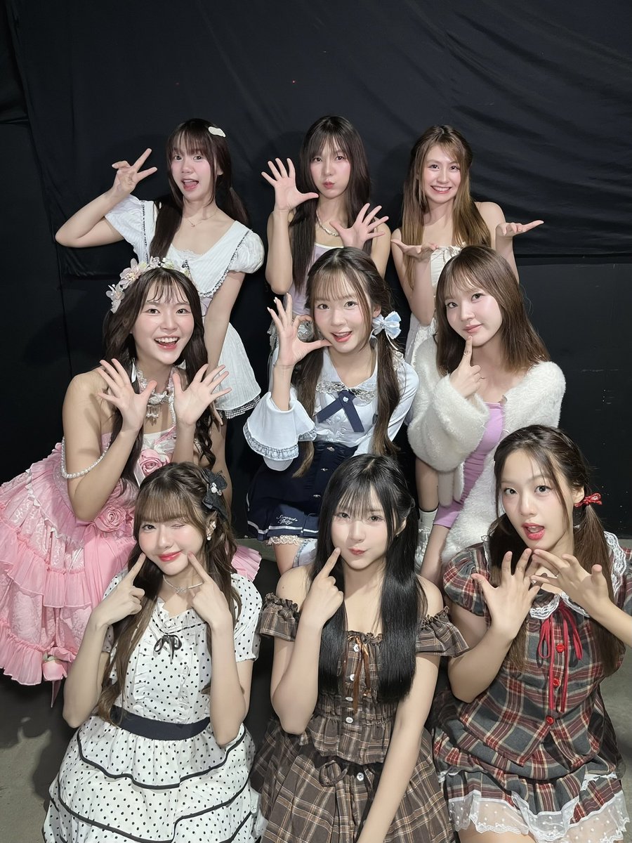 The Glass Girls tweet media