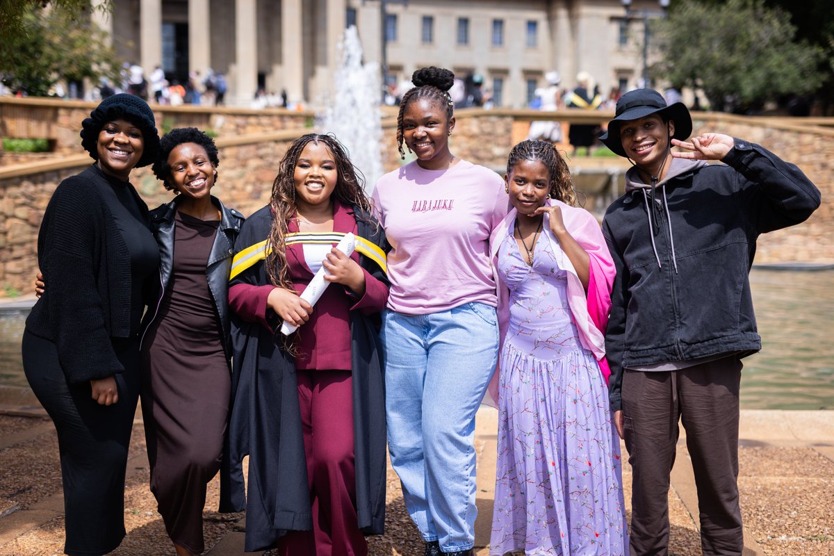 WitsUniversity's tweet photo. Once a Witsie, always a Witsie. ๐
Congratulations! ๐๐
#Witsie4Life #WitsGrad #WitsForGood https://t.co/KYLGHHMemM
