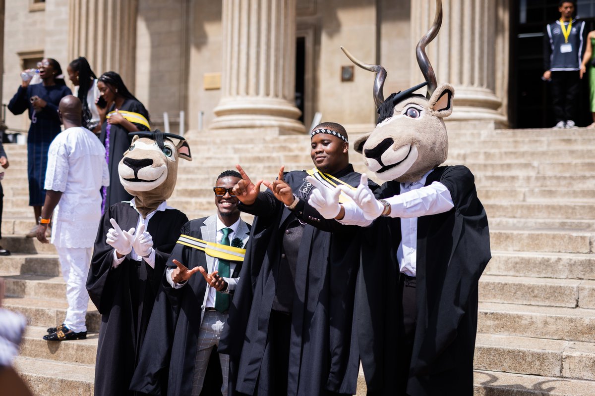 WitsUniversity's tweet photo. Once a Witsie, always a Witsie. ๐
Congratulations! ๐๐
#Witsie4Life #WitsGrad #WitsForGood https://t.co/KYLGHHMemM