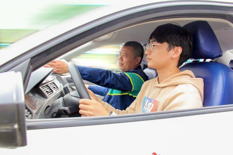 александр андреев tweet media