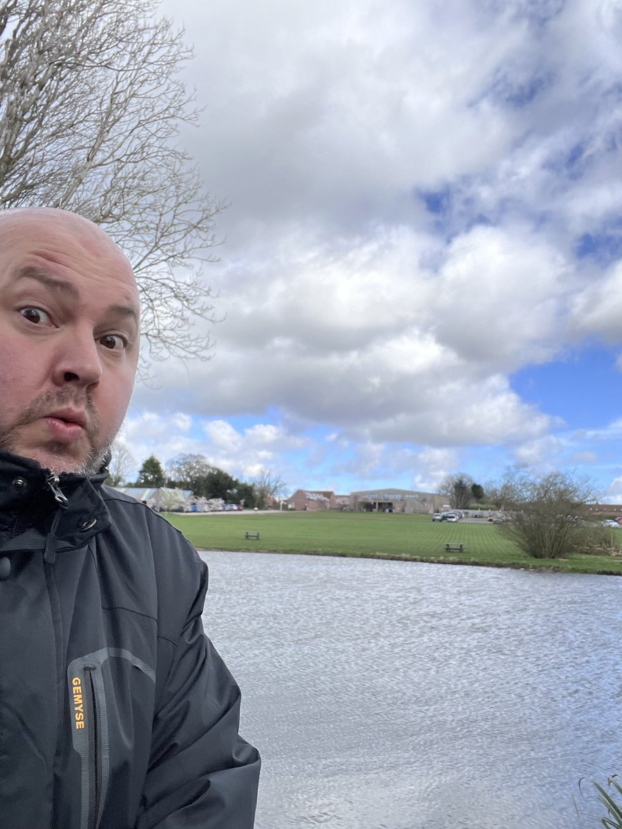 ch3fb4zza's tweet photo. A windy, no rain &amp; some sun ☀️ 
Yesterday @DoddingtonHall 
#Wednesdayfeeling @VisitLincolnNE 
@dogfriendlyinfo https://t.co/kBIvP1I1pr