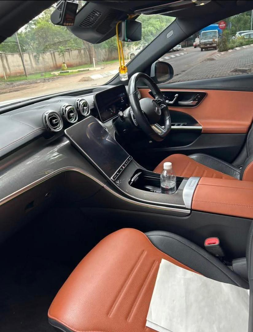 AmandaOnRecord's tweet photo. Iyi irikuda $6400 chete W206 Mercedes-Benz
2023 model ... https://t.co/pdX7XURqhr
