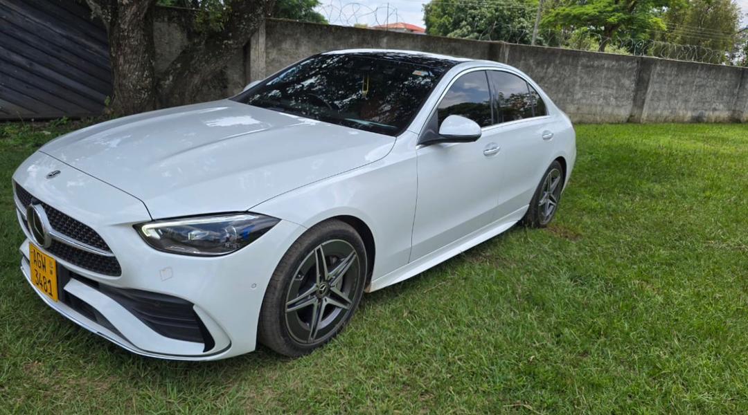 AmandaOnRecord's tweet photo. Iyi irikuda $6400 chete W206 Mercedes-Benz
2023 model ... https://t.co/pdX7XURqhr
