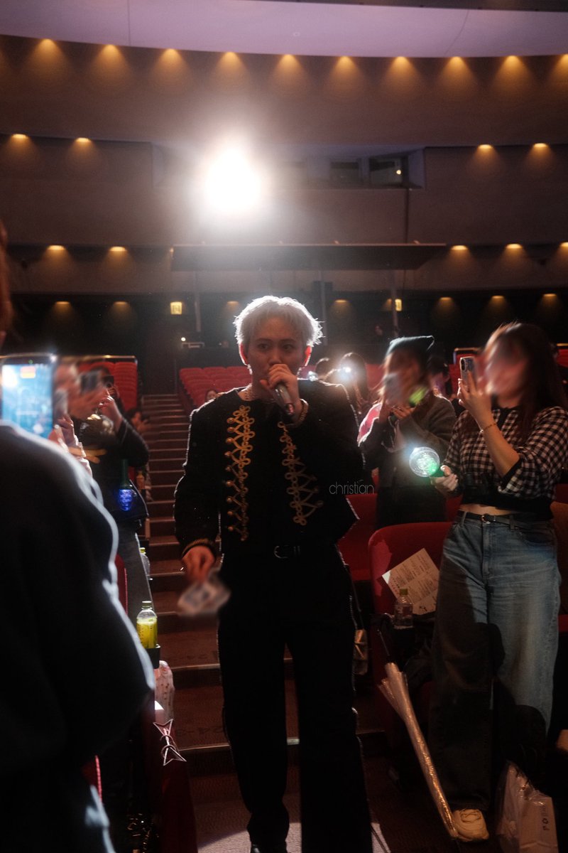 jiskatetsu's tweet photo. he looks amazing in the spotlight ( ◠‿◠ )

@MASHIHO_IB 
#MASHIHO #マシホ #ましほ https://t.co/fX2XCADe7w
