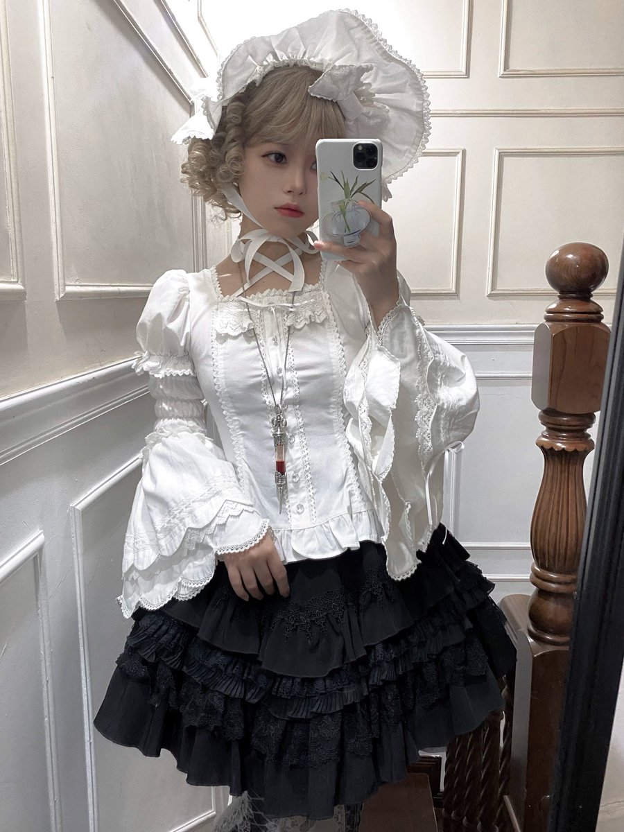 42lolita_'s tweet image. New🔥Haruhime Momoko - Cotton Old School Lolita Blouse

🤍  Soft and timeless. Ruffled hem adds gentle detail.
🌸 Cotton fabric feels comfy and easy for daily wear.

Purchase link: 42lolita.com/products/cotto…

#OldSchoolLolita #HalterBlouse #VintageStyle #ElegantLook #LolitaFashion