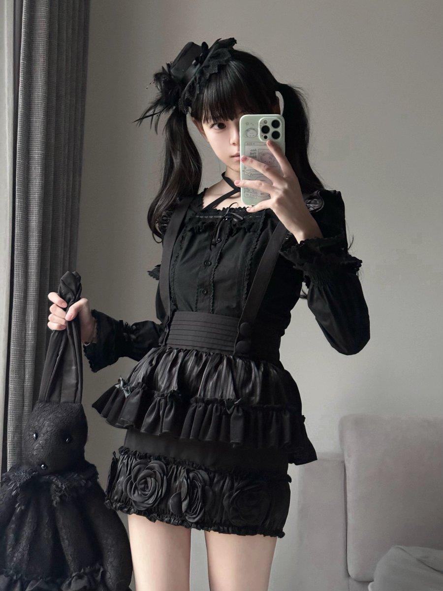 42lolita_'s tweet image. New🔥Haruhime Momoko - Cotton Old School Lolita Blouse

🤍  Soft and timeless. Ruffled hem adds gentle detail.
🌸 Cotton fabric feels comfy and easy for daily wear.

Purchase link: 42lolita.com/products/cotto…

#OldSchoolLolita #HalterBlouse #VintageStyle #ElegantLook #LolitaFashion