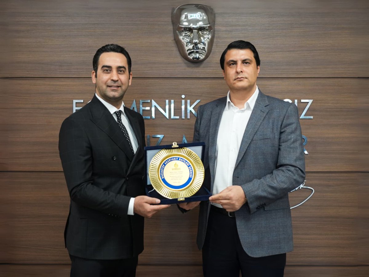 GABDER_27's tweet photo. GABDER Yönetim Kurulu Başkanı Mehmet Ergün Demir, beraberinde yönetim kurulu üyeleriyle Şehitkamil Belediye Başkanı Umut Yılmaz'ı ziyaret etti. 
Sayın @umutymz 'a ilgi ve  misafirperverliği nedeniyle teşekkür ederiz.
#gaziantep #Gaziantep #şehitkamil #petrol #akaryakıt https://t.co/sBCYpFjM6Q