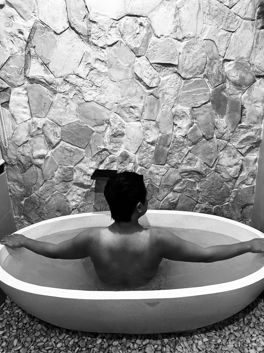 notmayojam's tweet photo. POV: scam yun nabili mo na bath bomb sa Bali, ayaw bumula 🫧🙄🫠 https://t.co/El5qtgRVEo