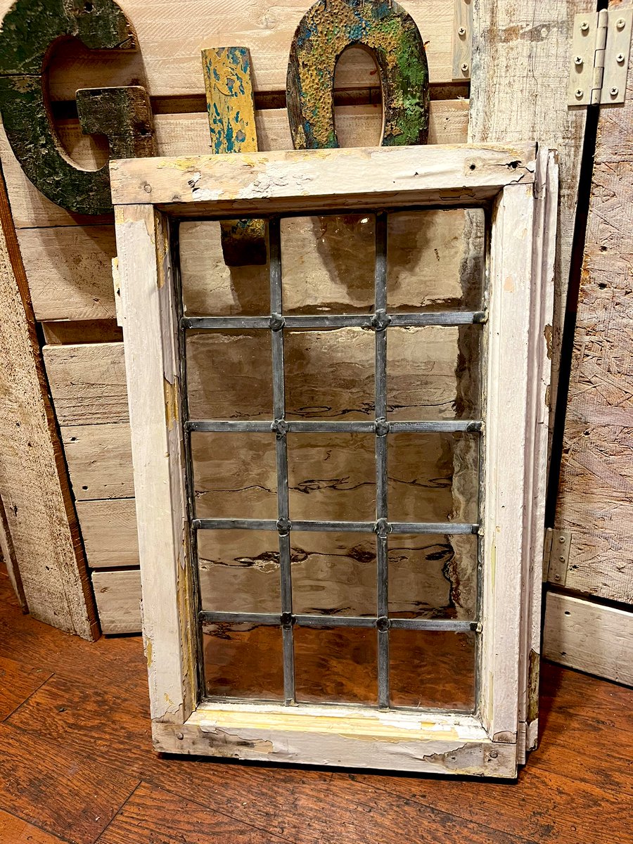 【月曜】ネガティブカフェ&バー モリオウチ　【火水木金土日】個室ミニ水そうカフェ＆バー モリオウチ tweet media