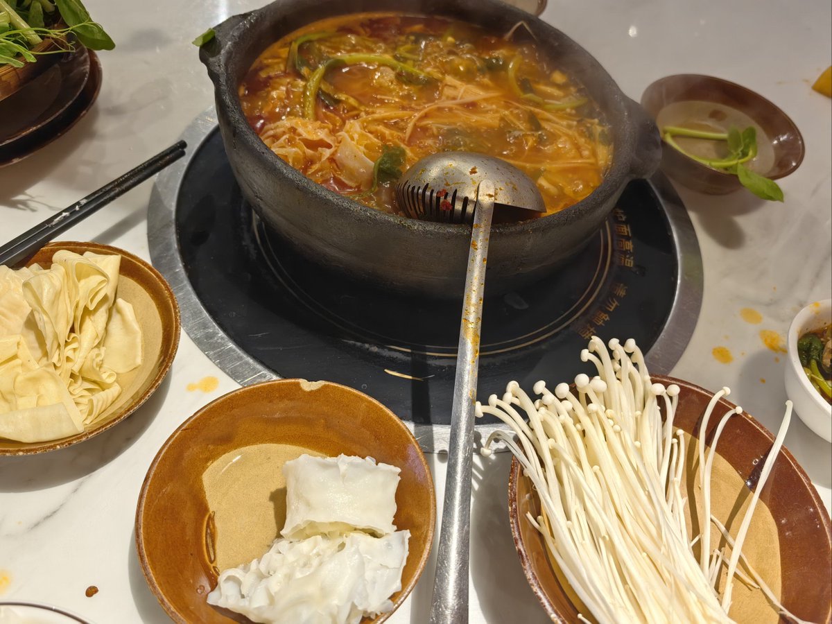 Louise Petit tweet media