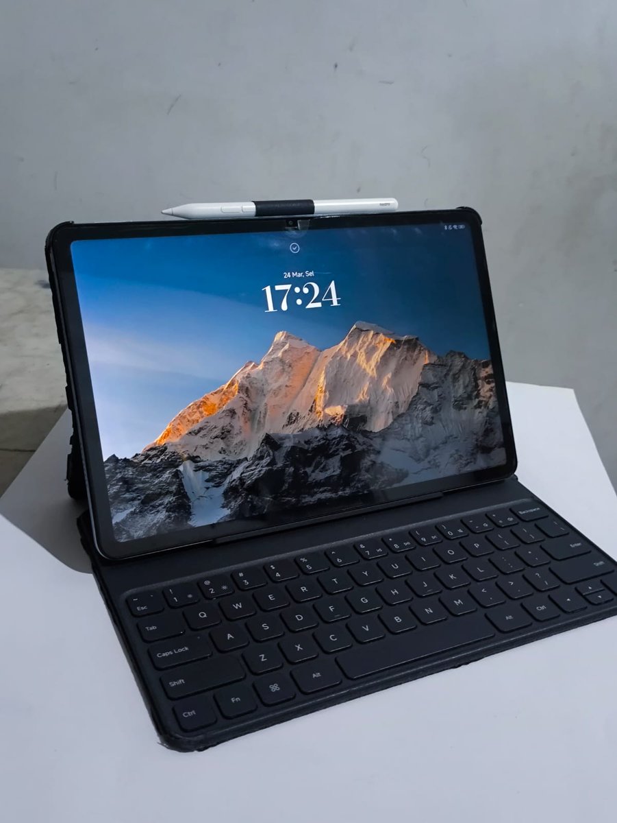 ardika_28's tweet photo. wts Redmi Pad Pro, full set sudah termasuk redmi smart pen, redmi pad pro keyboard, dan garansi eksternal yang masih berlaku 10 bulan ke depan
ram 8 + 8 gb, penyimpanan 256 gb, baterai 10.000 mAh mulus no minus
kalau minat bisa dm ☺️☺️
#wtbtab #wtb #wts #wtstab https://t.co/dAafOflLW3